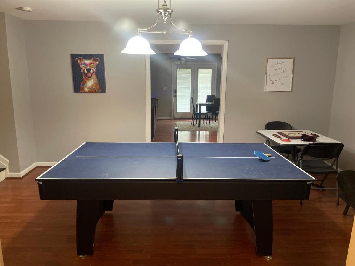 Cute 2-Brm Walkout Apt With Pool Table And Theater Apartment Lexington Bagian luar foto