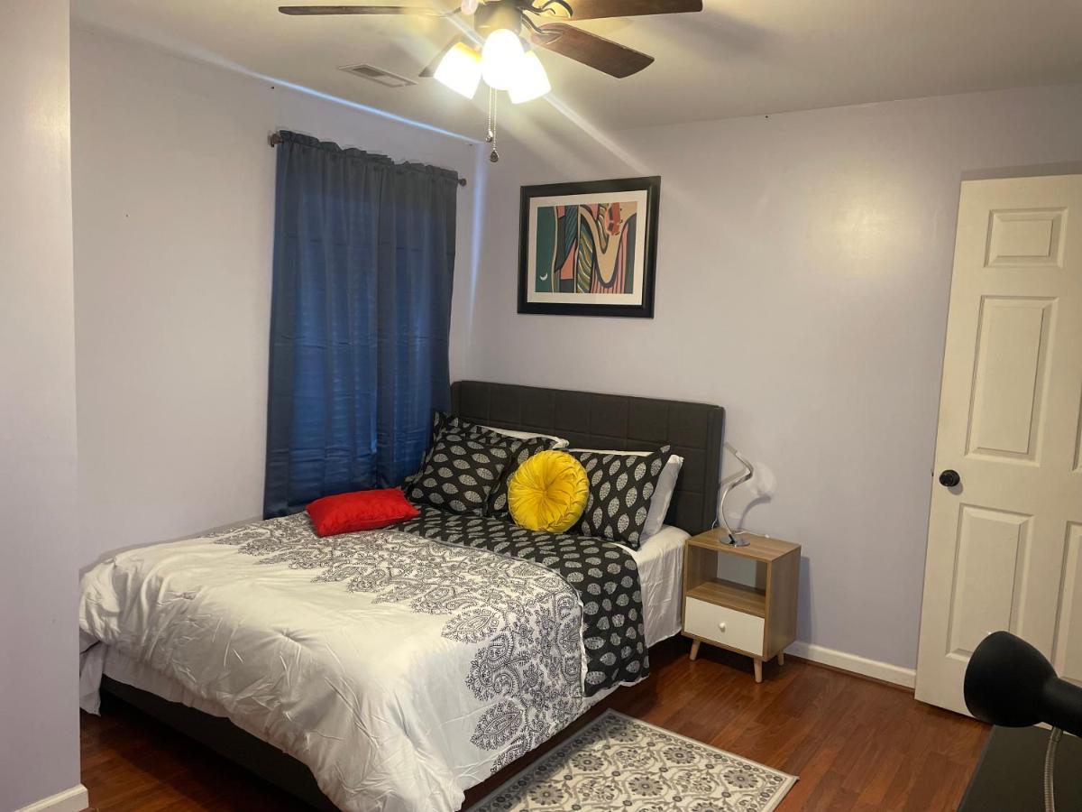 Cute 2-Brm Walkout Apt With Pool Table And Theater Apartment Lexington Bagian luar foto