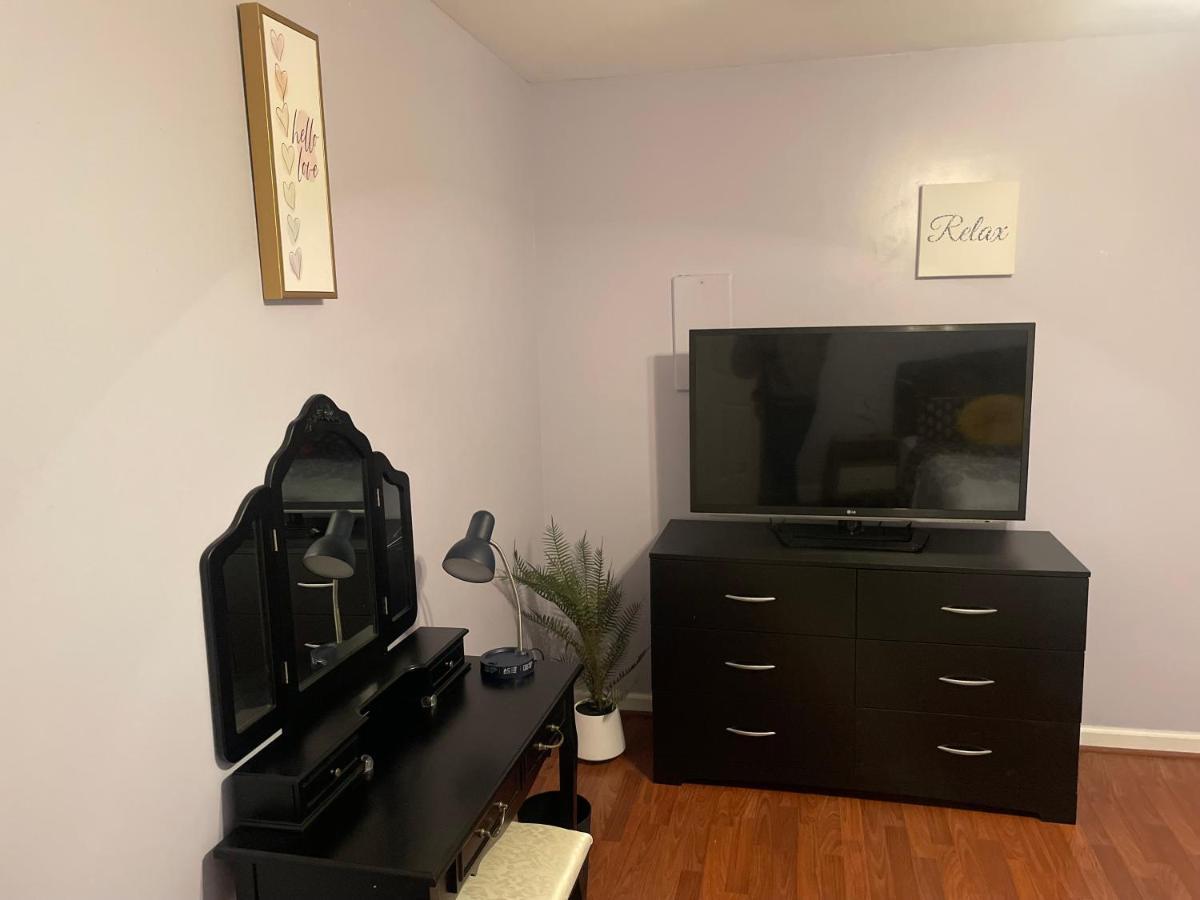 Cute 2-Brm Walkout Apt With Pool Table And Theater Apartment Lexington Bagian luar foto