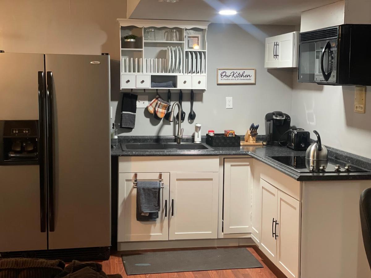 Cute 2-Brm Walkout Apt With Pool Table And Theater Apartment Lexington Bagian luar foto