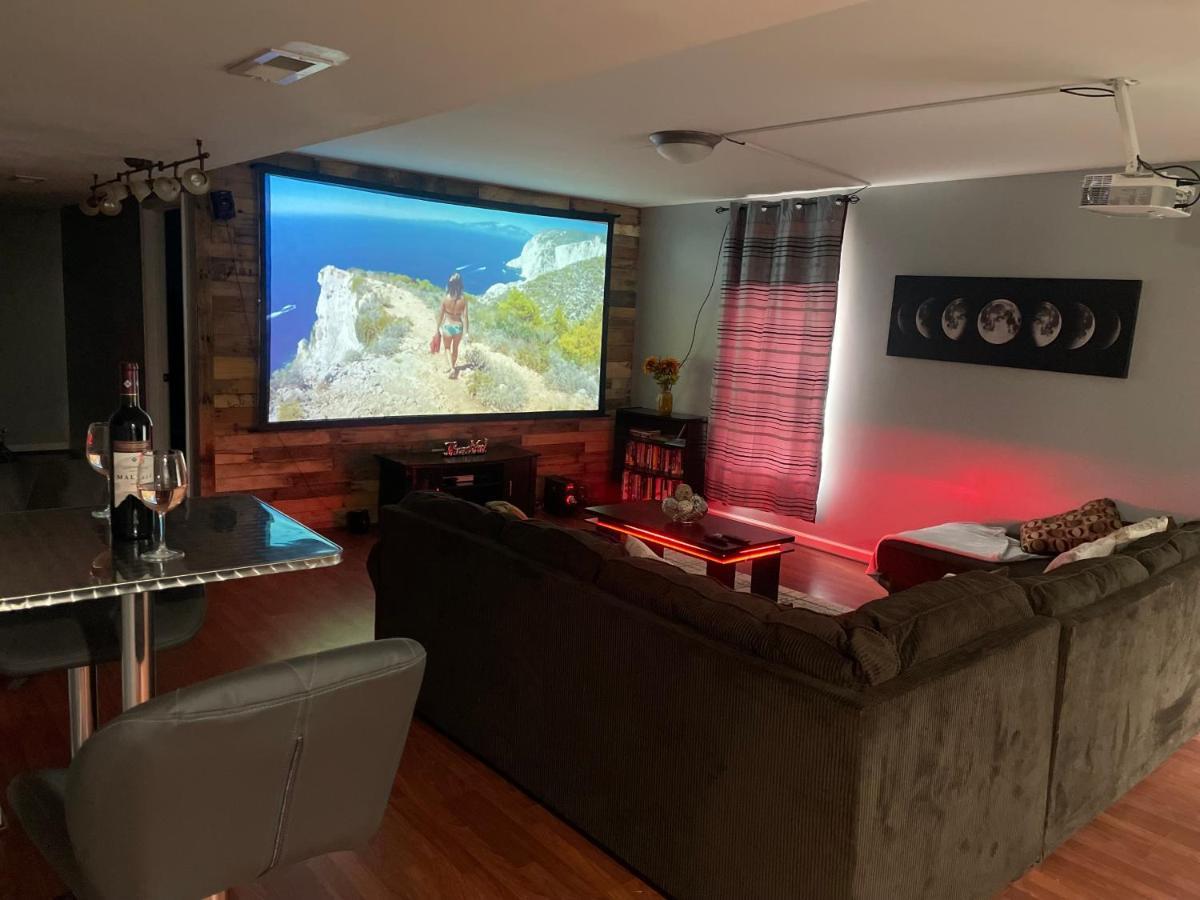 Cute 2-Brm Walkout Apt With Pool Table And Theater Apartment Lexington Bagian luar foto