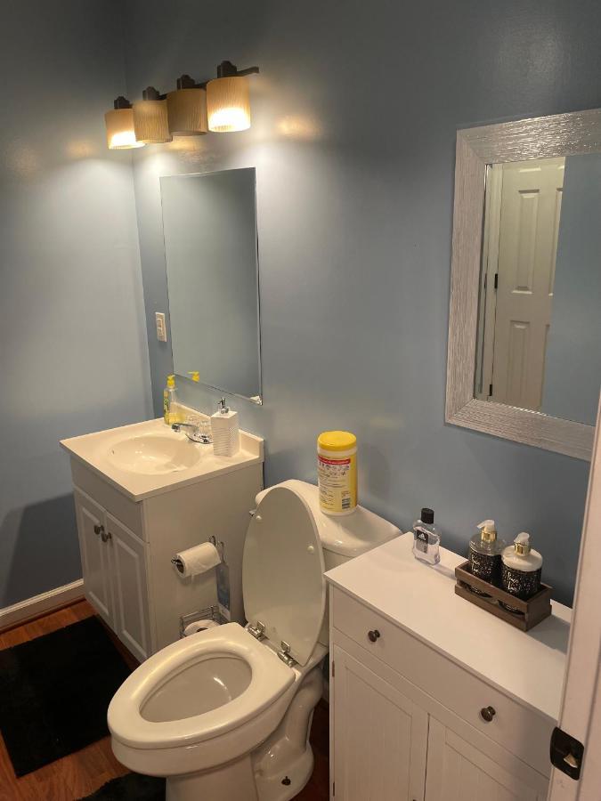 Cute 2-Brm Walkout Apt With Pool Table And Theater Apartment Lexington Bagian luar foto