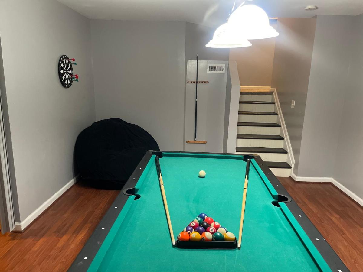 Cute 2-Brm Walkout Apt With Pool Table And Theater Apartment Lexington Bagian luar foto