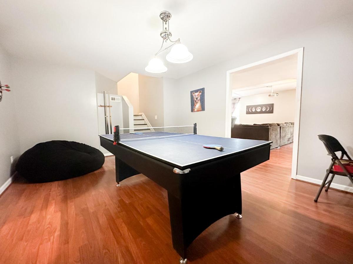 Cute 2-Brm Walkout Apt With Pool Table And Theater Apartment Lexington Bagian luar foto