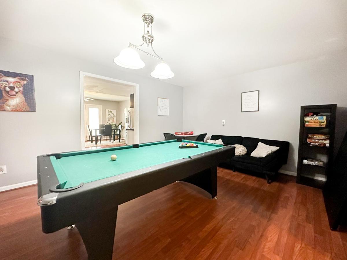 Cute 2-Brm Walkout Apt With Pool Table And Theater Apartment Lexington Bagian luar foto
