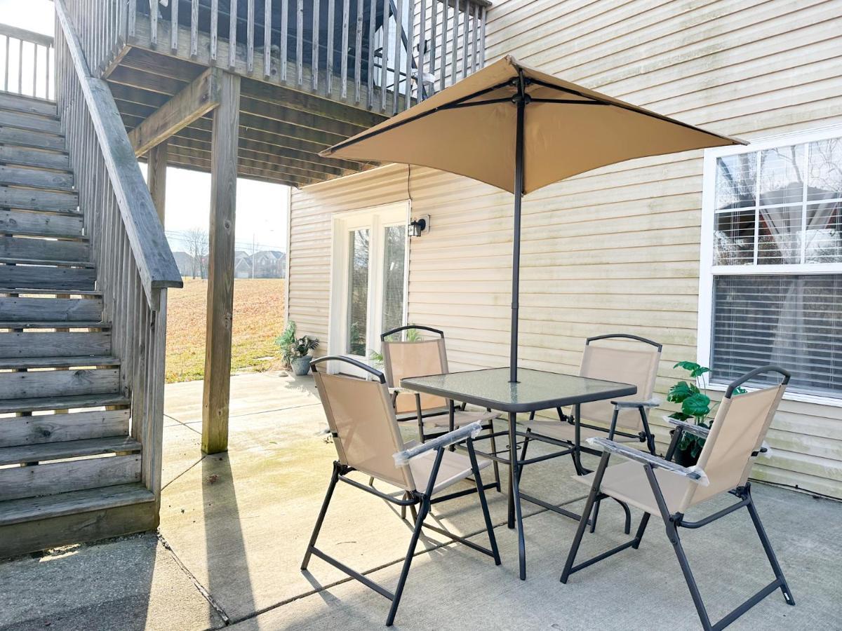 Cute 2-Brm Walkout Apt With Pool Table And Theater Apartment Lexington Bagian luar foto