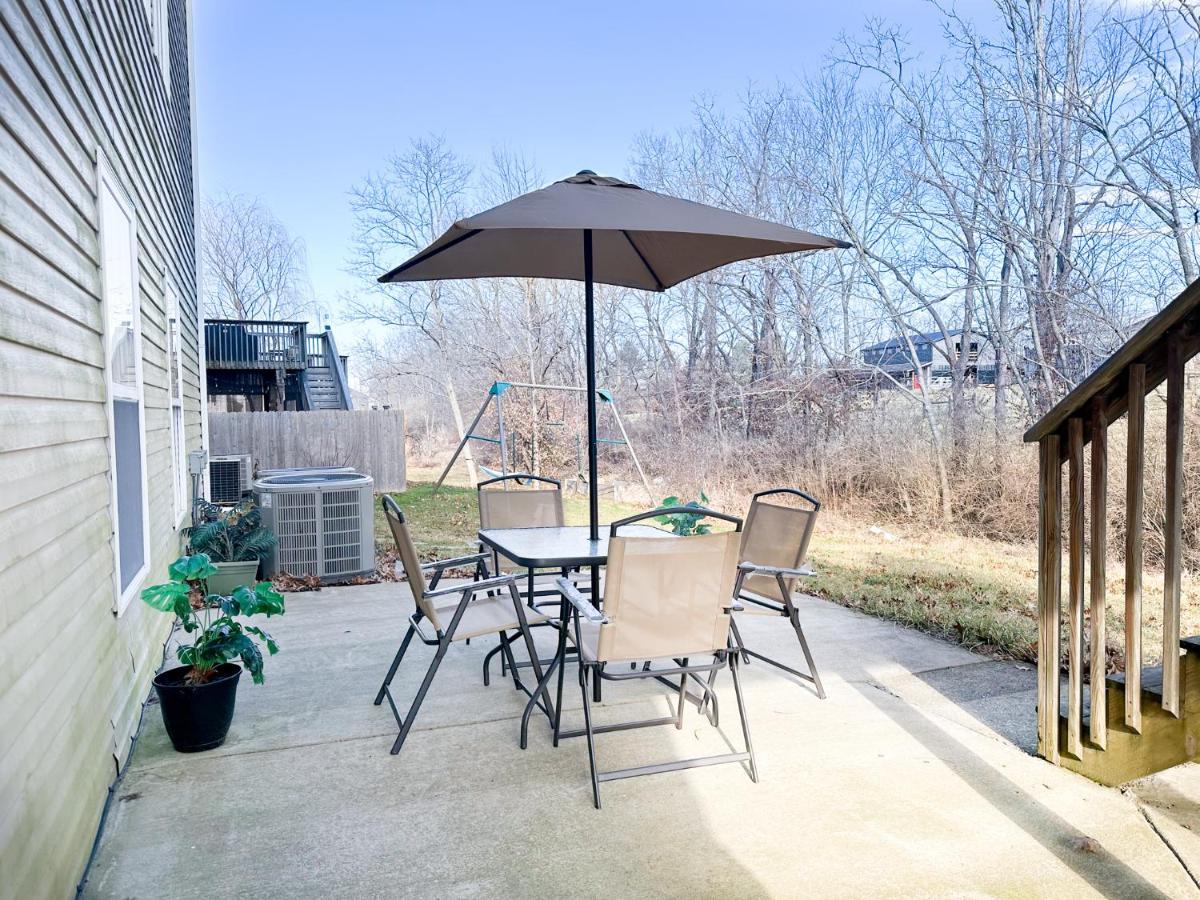 Cute 2-Brm Walkout Apt With Pool Table And Theater Apartment Lexington Bagian luar foto