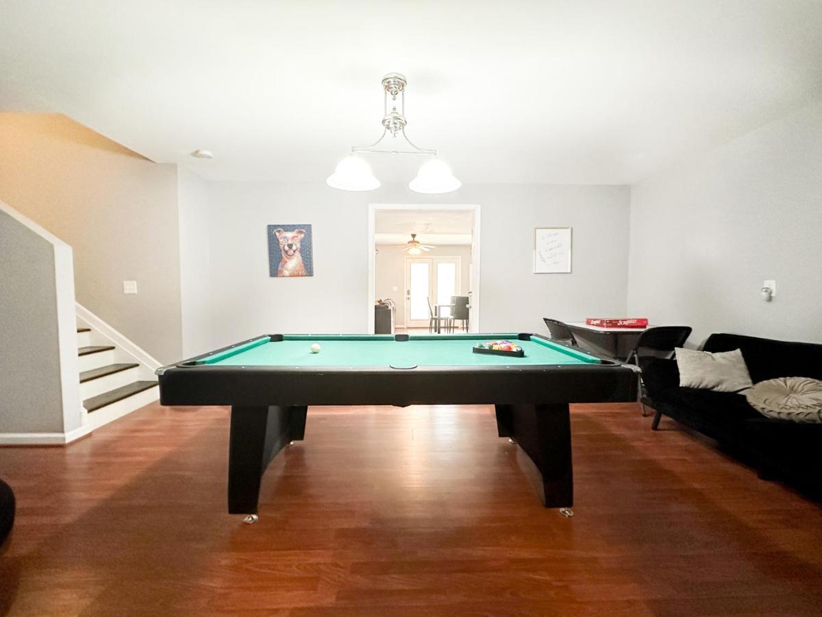 Cute 2-Brm Walkout Apt With Pool Table And Theater Apartment Lexington Bagian luar foto