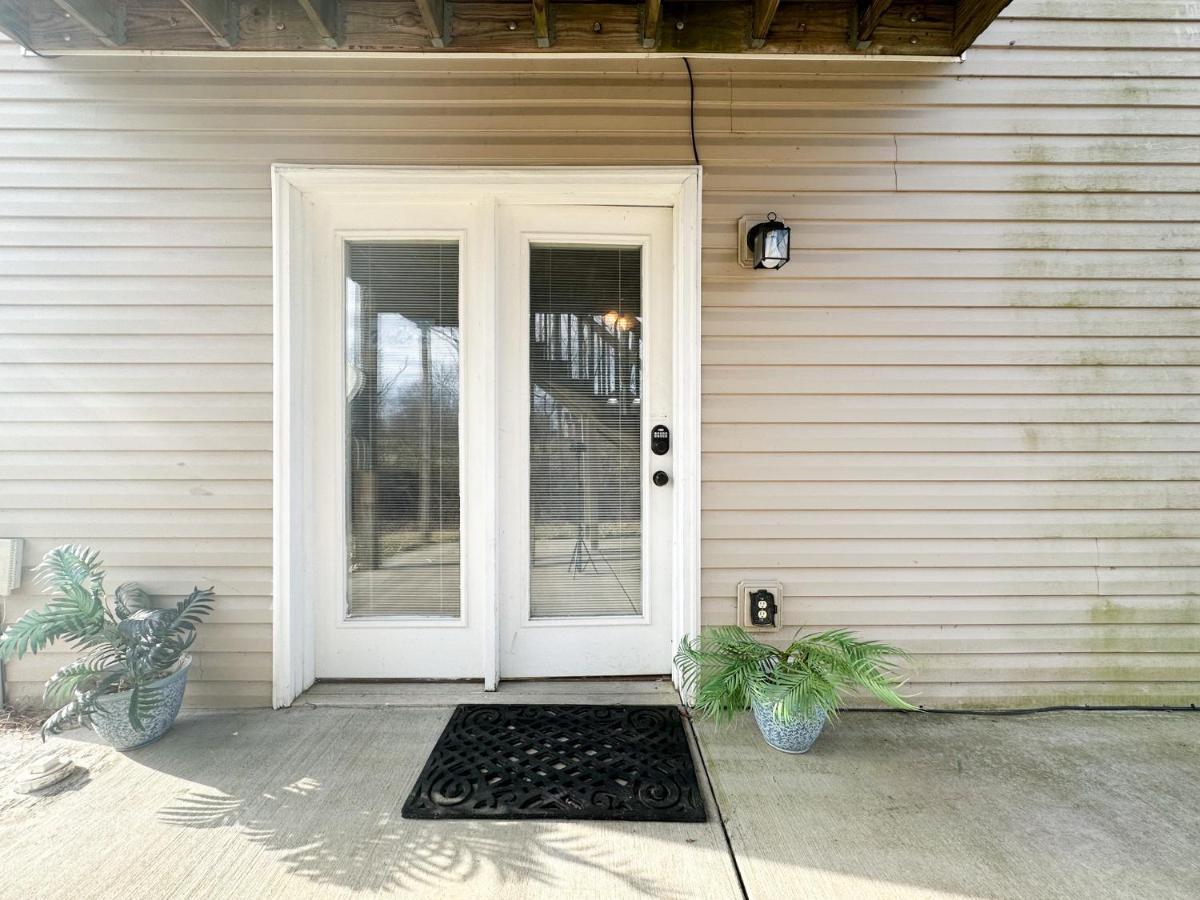 Cute 2-Brm Walkout Apt With Pool Table And Theater Apartment Lexington Bagian luar foto