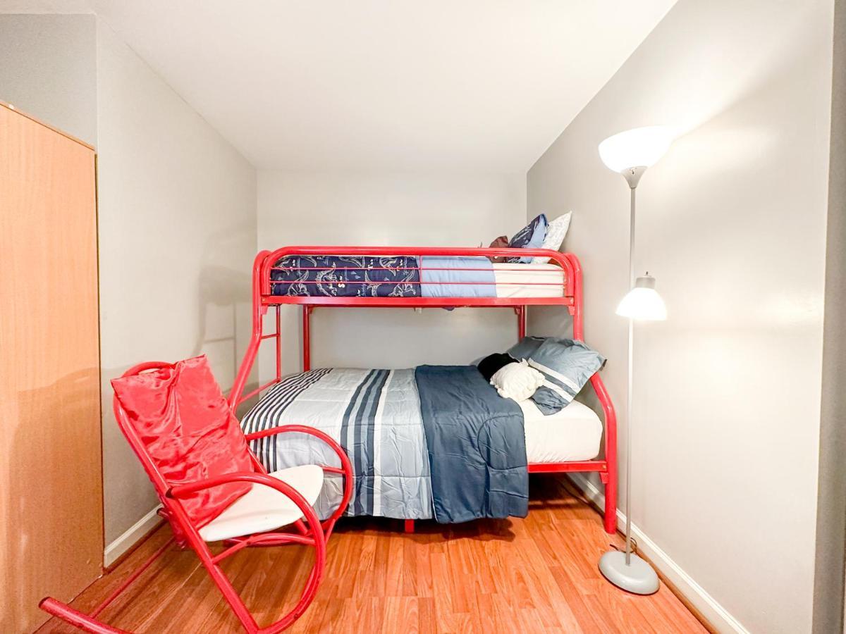 Cute 2-Brm Walkout Apt With Pool Table And Theater Apartment Lexington Bagian luar foto